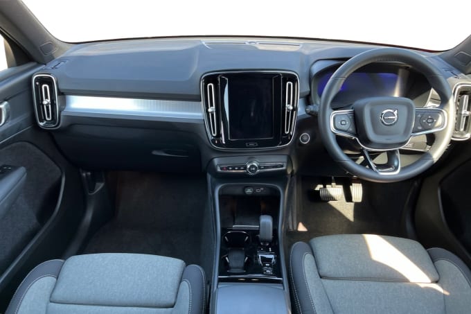 2025 Volvo Xc40