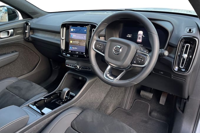 2025 Volvo Xc40