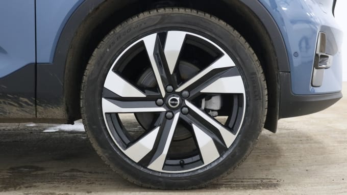 2025 Volvo Xc40
