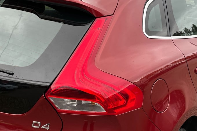 2024 Volvo V40