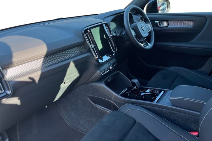 2025 Volvo Xc40