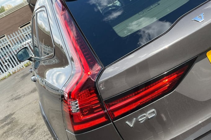 2025 Volvo V90