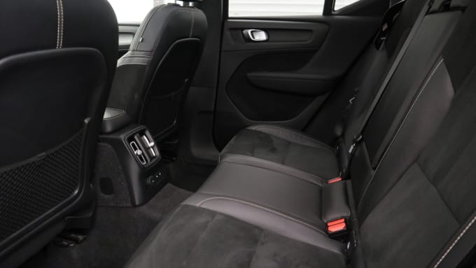 2025 Volvo Xc40