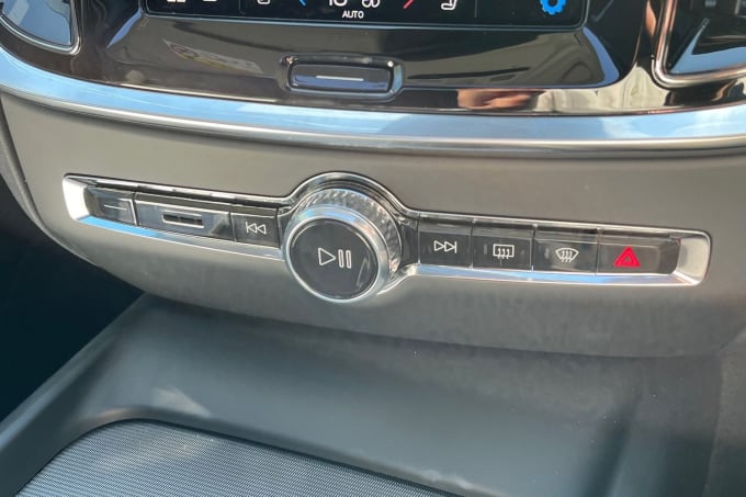 2025 Volvo V60