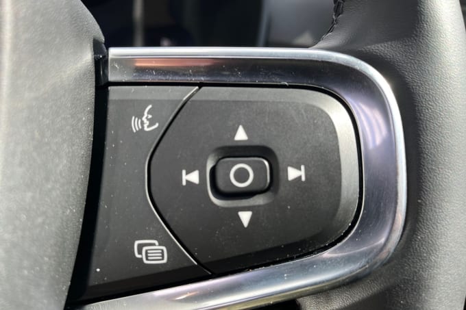 2025 Volvo Xc40