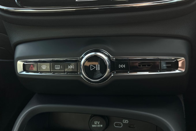2025 Volvo Xc40