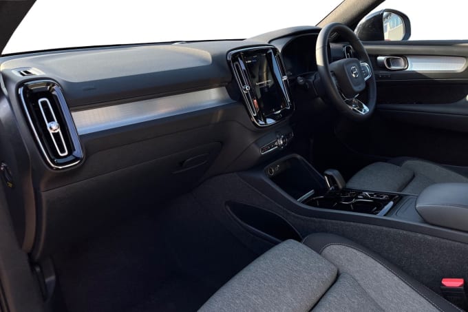 2025 Volvo Xc40