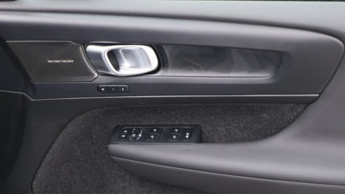 2025 Volvo Xc40