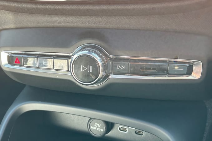2025 Volvo Xc40