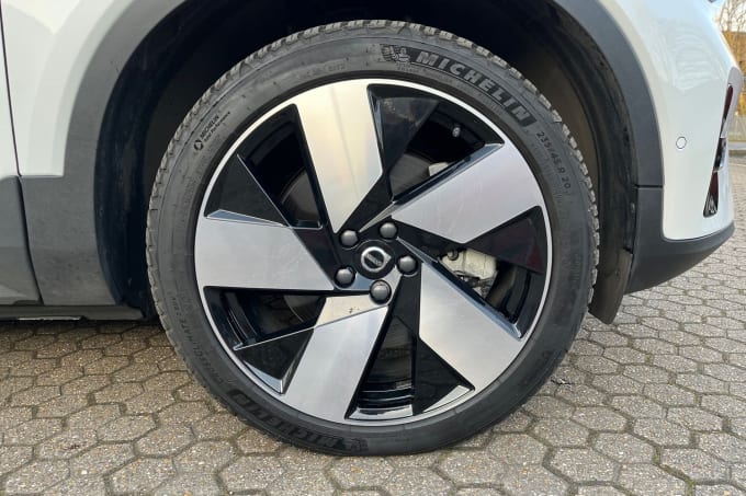 2025 Volvo Xc40