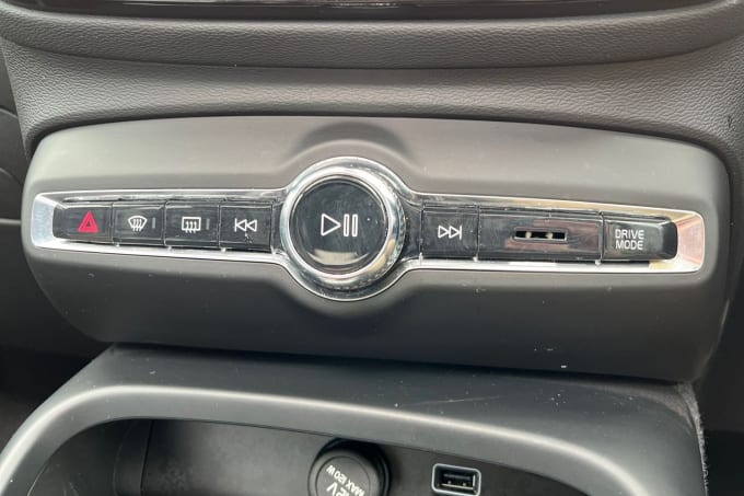 2025 Volvo Xc40