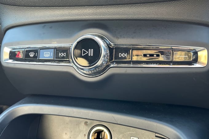 2025 Volvo Xc40