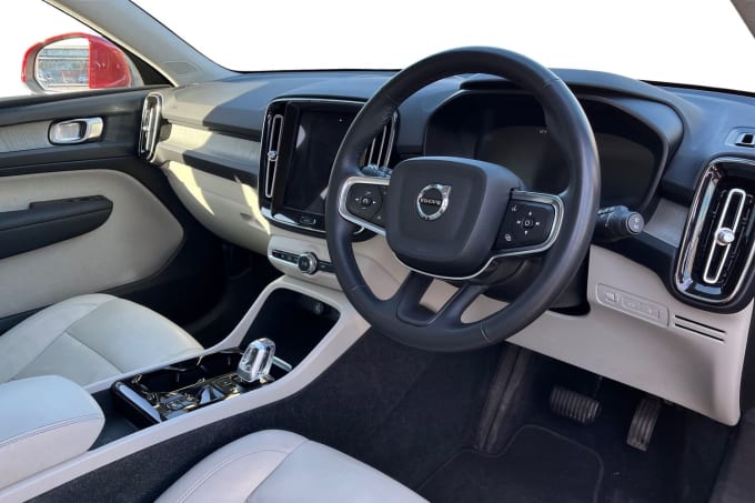 2025 Volvo Xc40