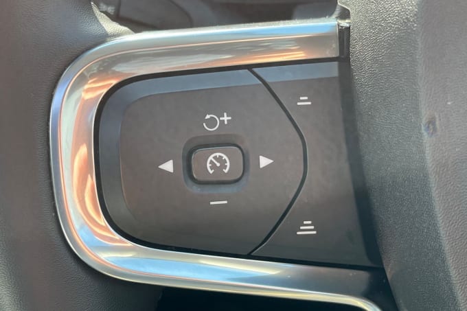 2025 Volvo Xc40
