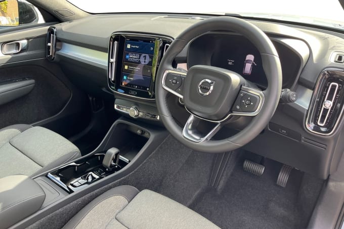 2025 Volvo Xc40
