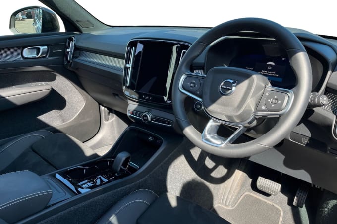 2025 Volvo Xc40