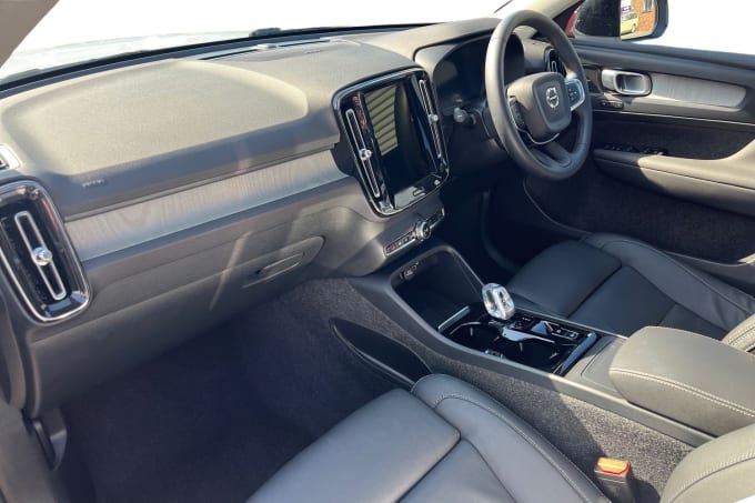 2025 Volvo Xc40