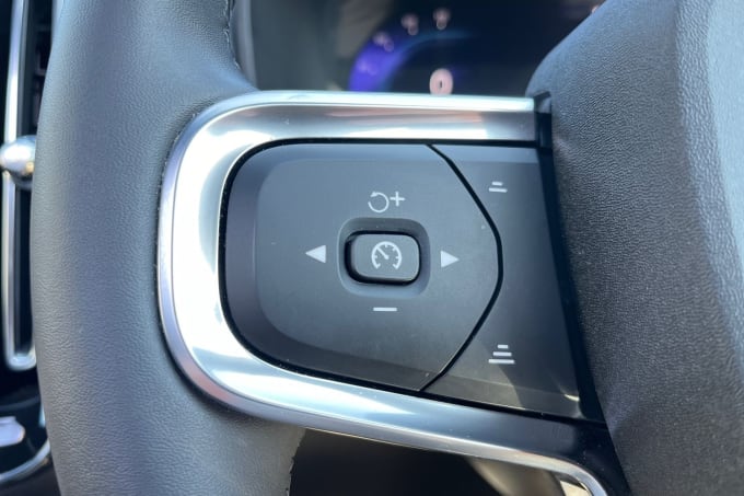 2025 Volvo Xc40