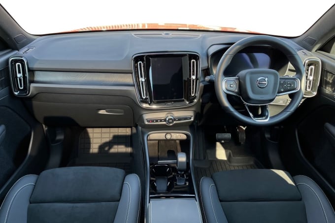 2025 Volvo C40
