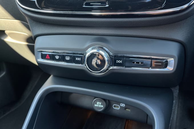 2025 Volvo Xc40