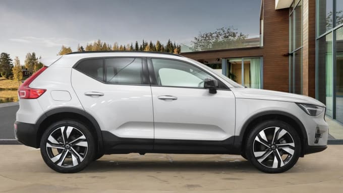 2025 Volvo Xc40