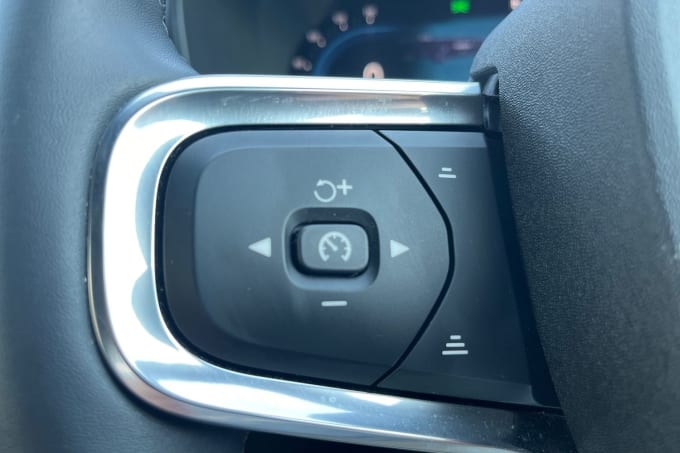 2025 Volvo Xc40
