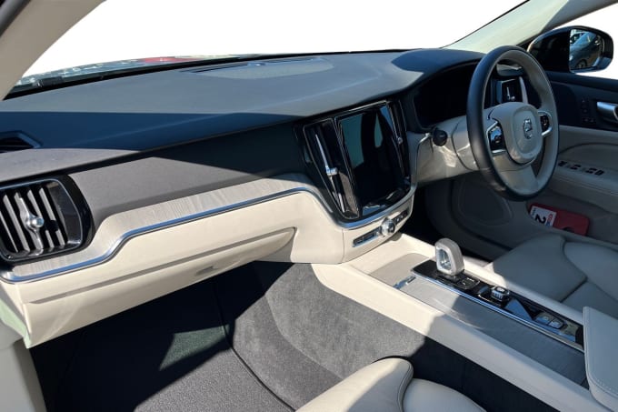 2025 Volvo V60