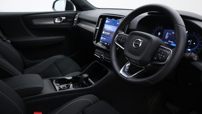 2025 Volvo Xc40