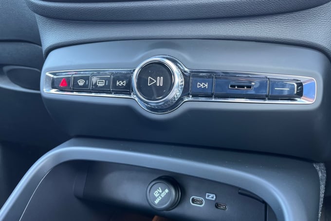 2025 Volvo Xc40