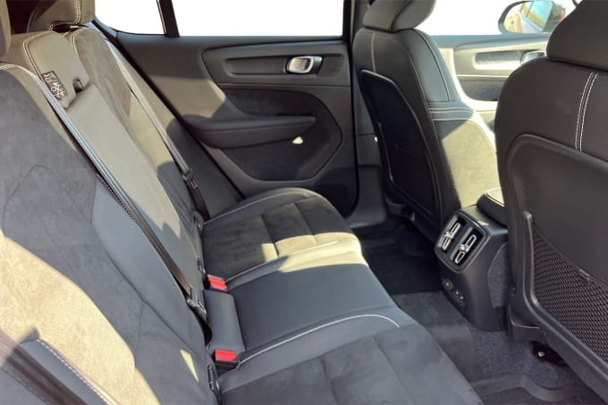 2025 Volvo C40