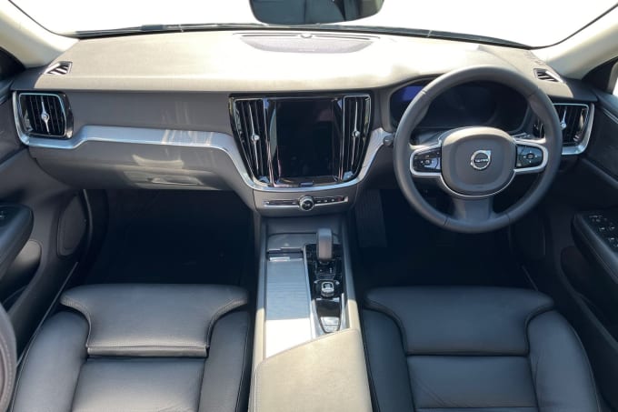 2025 Volvo V60