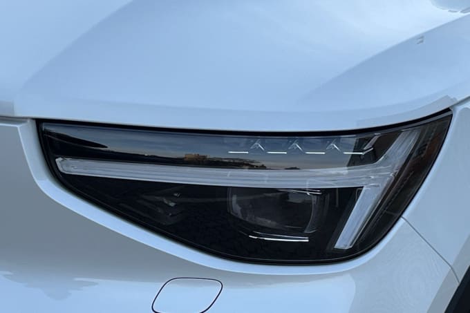 2025 Volvo Xc40
