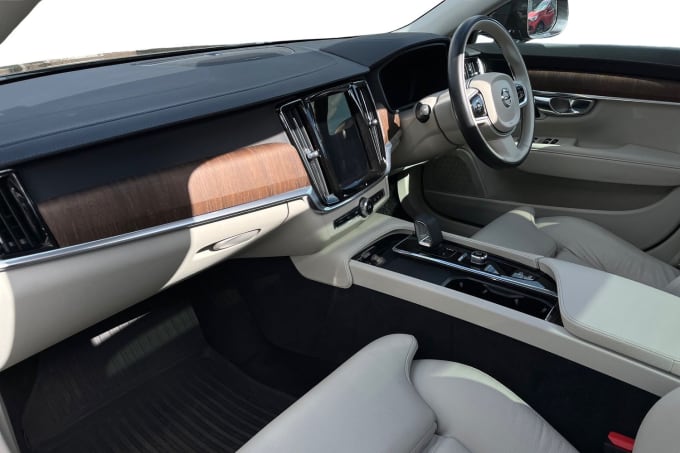 2025 Volvo V90