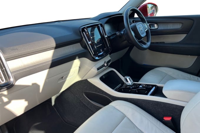 2025 Volvo Xc40