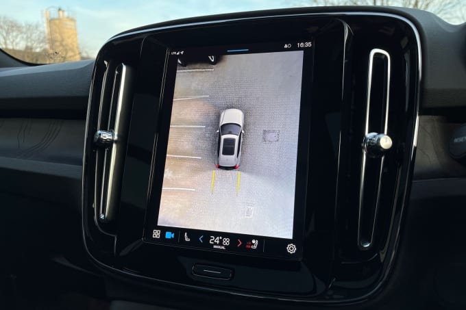 2025 Volvo Xc40