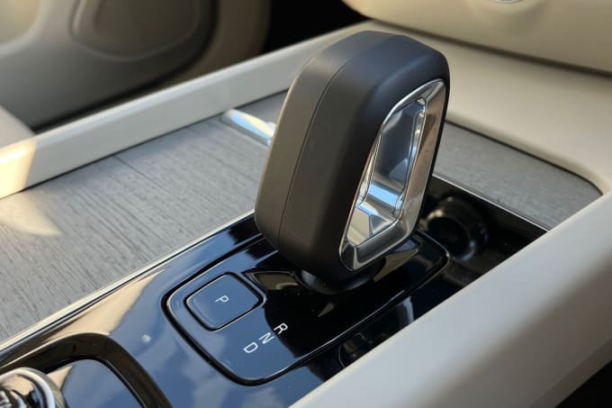 2025 Volvo V60