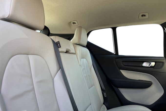 2025 Volvo Xc40