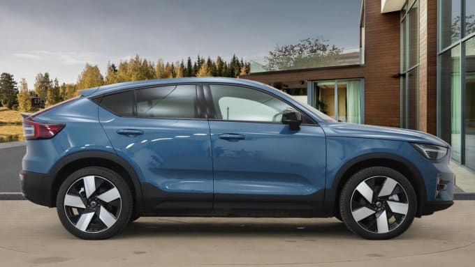 2025 Volvo C40