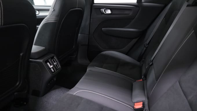 2025 Volvo Xc40