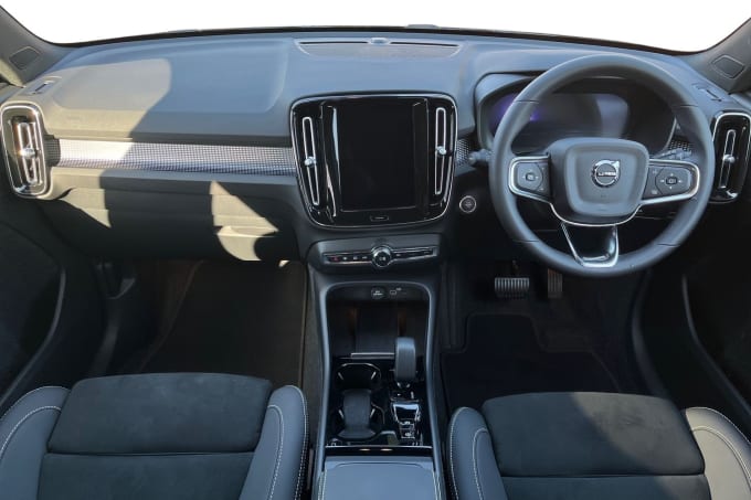 2025 Volvo Xc40