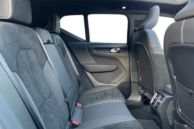 2025 Volvo Xc40