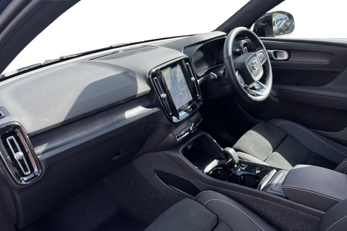 2025 Volvo Xc40