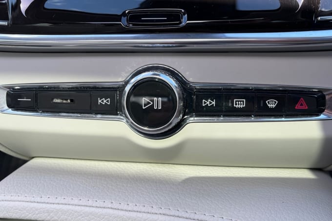 2025 Volvo V90