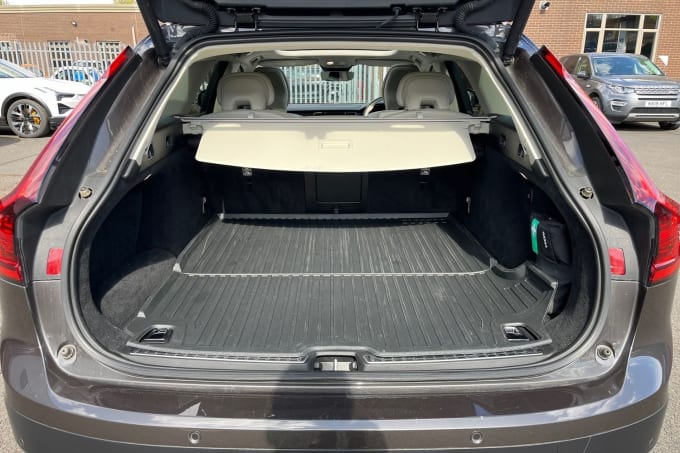 2025 Volvo V90