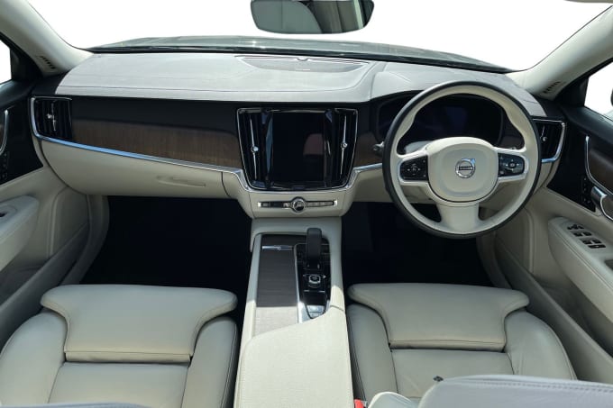 2025 Volvo V90