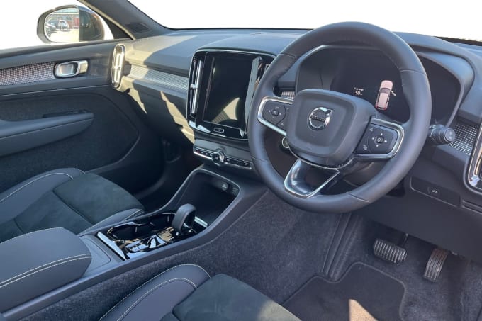 2025 Volvo Xc40