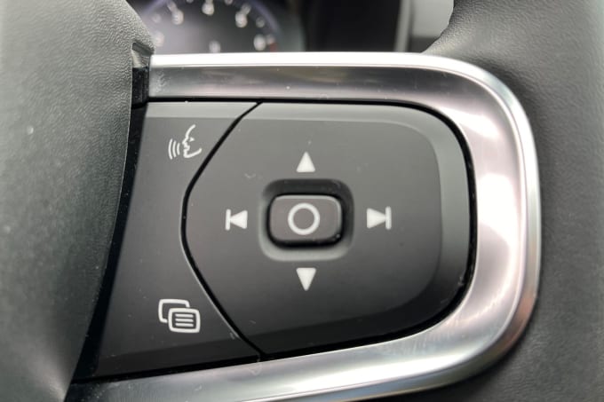 2025 Volvo Xc40