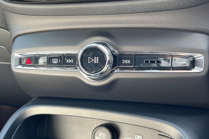 2025 Volvo C40