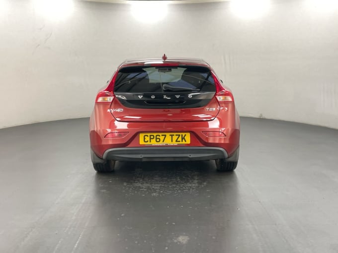 2024 Volvo V40