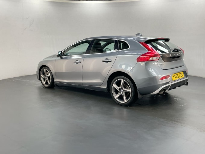 2024 Volvo V40